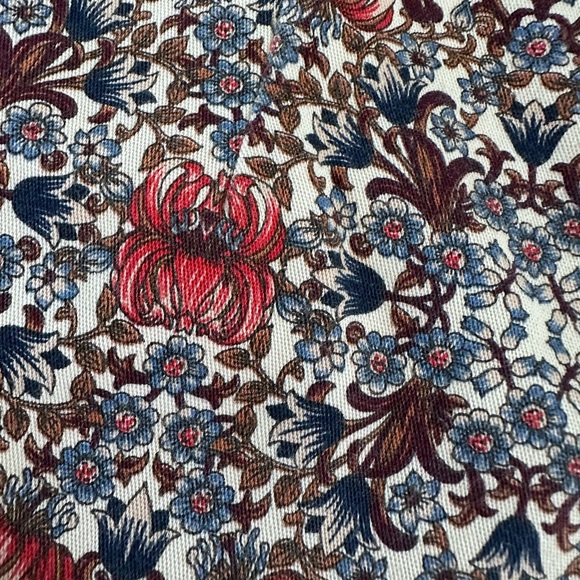 Zara Basic Multicolor Floral Shorts – Size XS - Picture 2 of 7